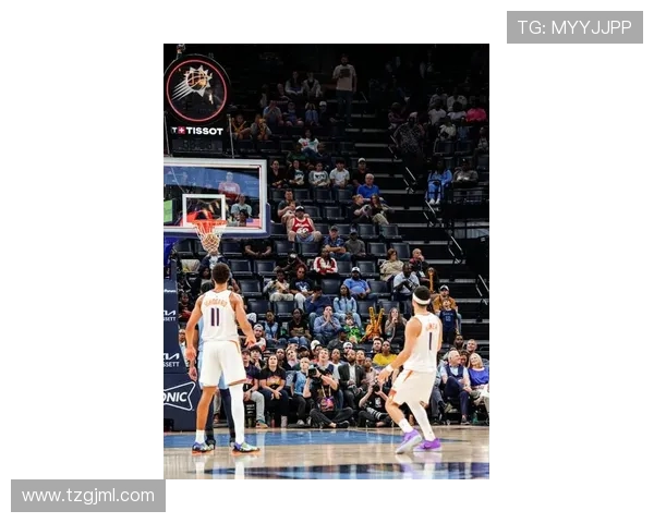 布克火力全开三分雨下砍下32分助球队获胜展现全能表现